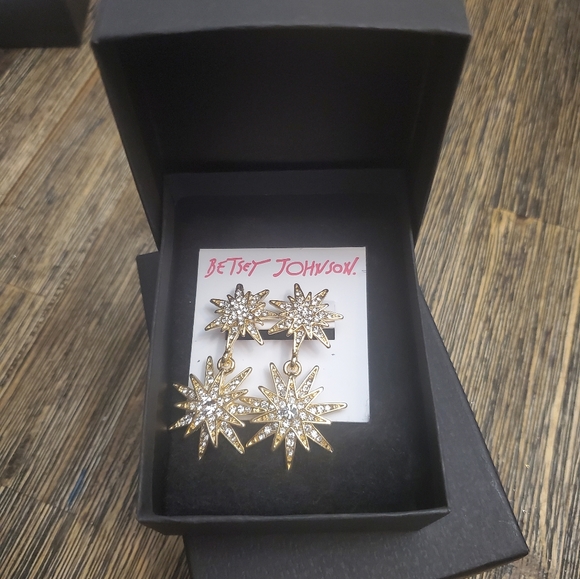Betsey Johnson Gold Plate Star Dangle Drop Earring - Picture 2 of 9